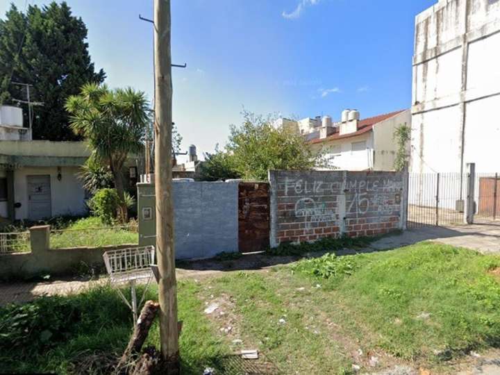 Terreno en venta en Cervantes, 400, Villa Luzuriaga