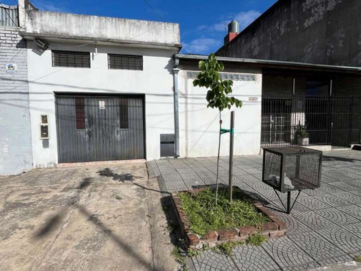 Edificio en venta en Avenida San Martín, Bella Vista