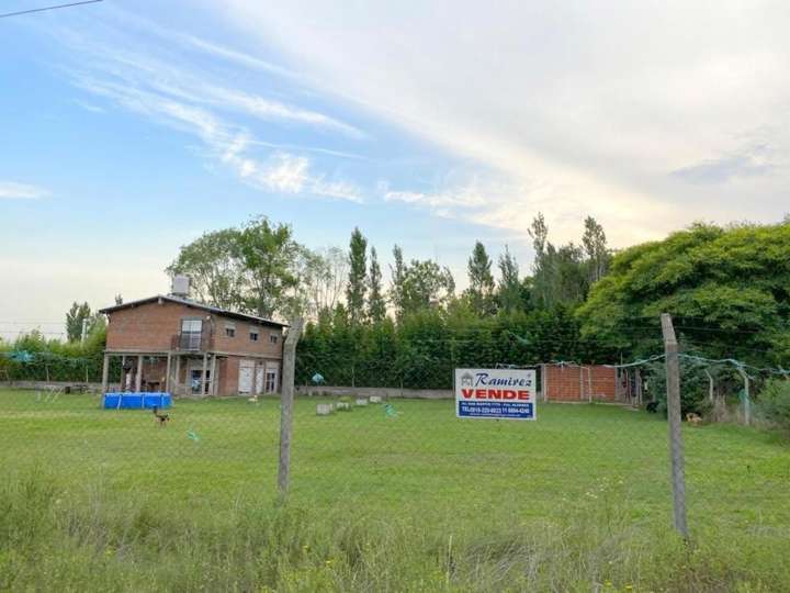 Casa en venta en Onofre Betbedere, La Reja