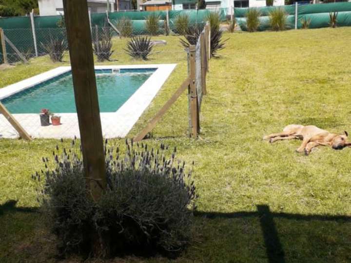 Casa adosada en venta en Avenida Antonio de Tomaso, Chivilcoy