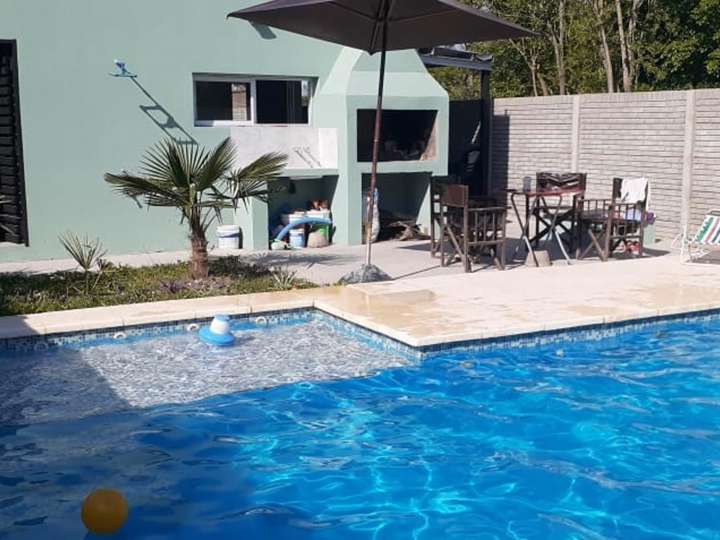 Casa adosada en venta en Avenida Antonio de Tomaso, Chivilcoy