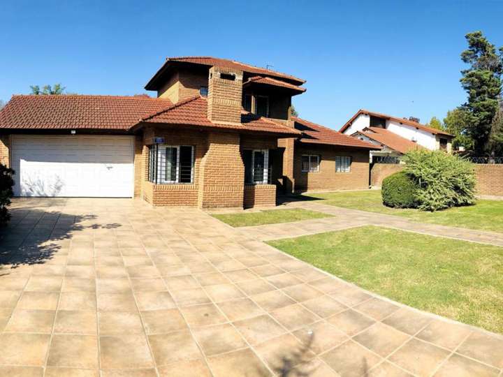 Casa adosada en venta en Roberto J. Payró, La Reja