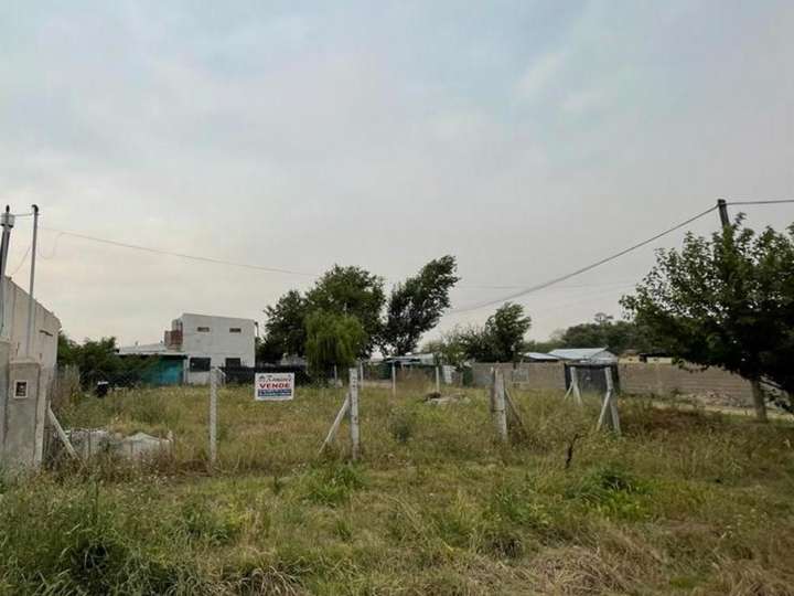 Terreno en venta en Luis de Camoens, La Reja