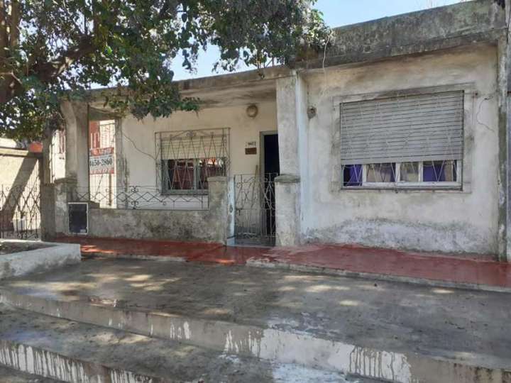 Casa en venta en Juana de Arco, 4861, Villa Luzuriaga