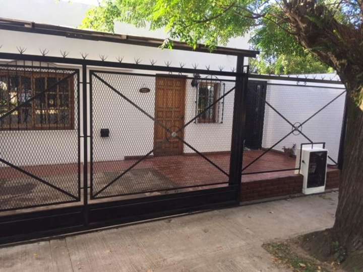 Casa en venta en Almirante Brown, 636, Buenos Aires