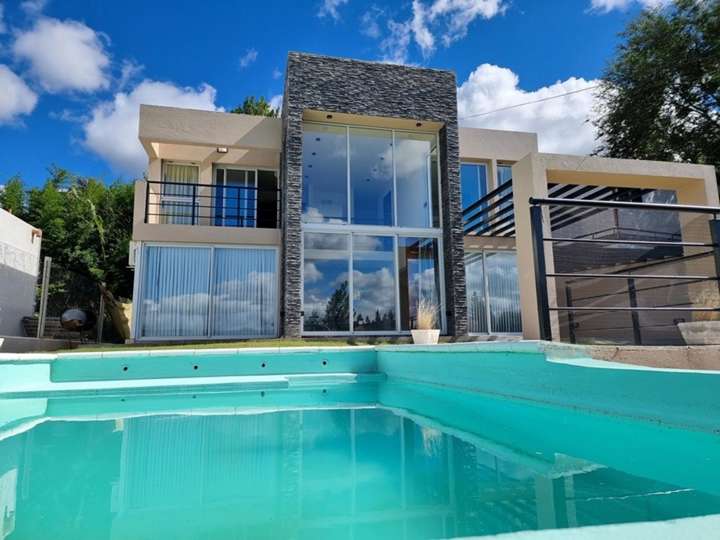 Casa en venta en Avenida 9 de Julio, 480, Villa Carlos Paz