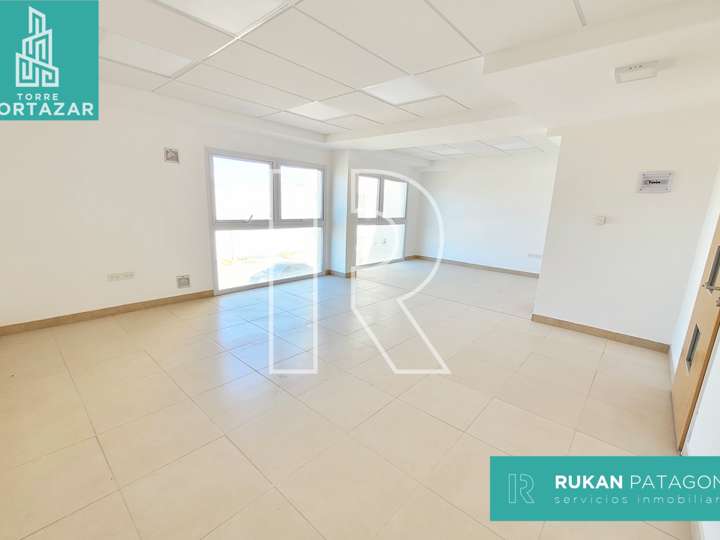 Comercial / Tienda en alquiler en Avenida Humberto Beghin, 599, Santa Cruz