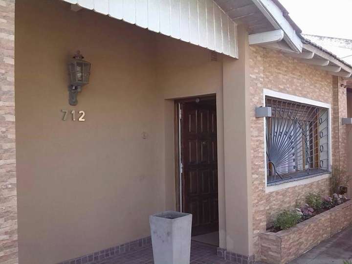 Terreno en venta en República de Chile, 704, Villa Luzuriaga