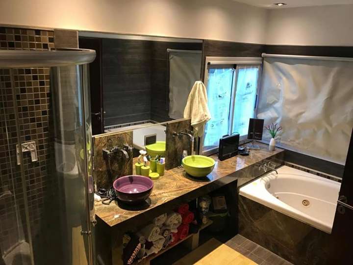 Casa en venta en Santiago Rocca, Villa Udaondo