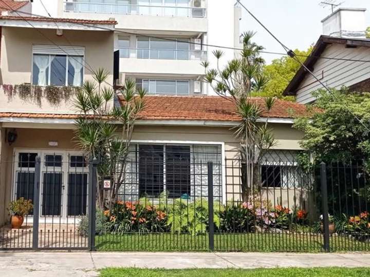 Casa en venta en Intendente Doctor Martín González, 1198, Adrogué