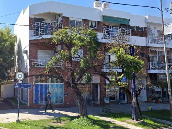 Comercial / Tienda en venta en Avenida Presidente Juan Domingo Perón, 1420, Villa Luzuriaga