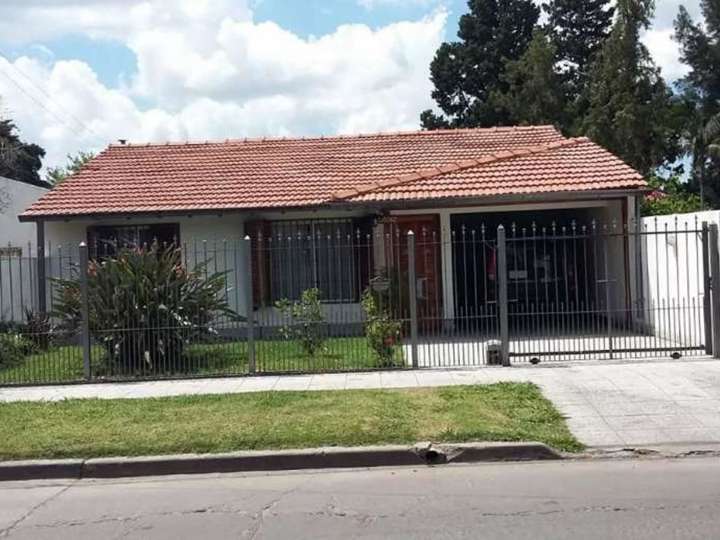 Casa en venta en Fernández de la Cruz, 950, Buenos Aires