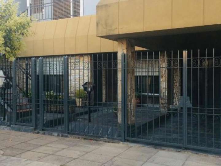 Edificio en venta en Intendente Serapio Villegas, 699, El Palomar