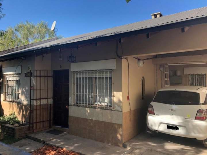 Casa en venta en Las Encinas, Buenos Aires