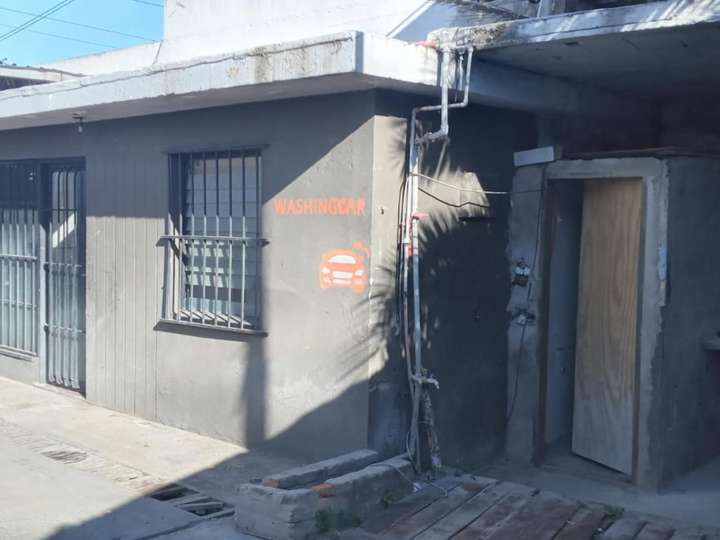 Comercial / Tienda en alquiler en Avenida Hipólito Yrigoyen, Adrogué