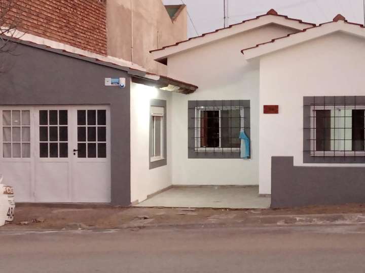 Casa en alquiler en Avenida Bahía Blanca, Buenos Aires