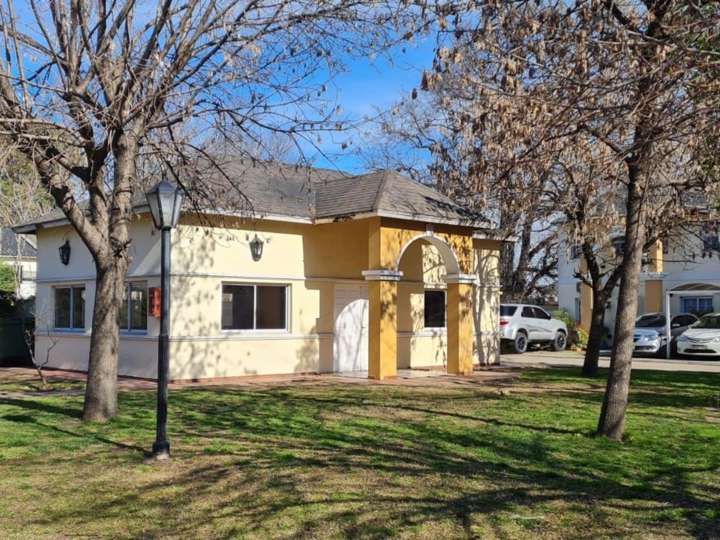 Casa en venta en Domingo Faustino Sarmiento, Buenos Aires