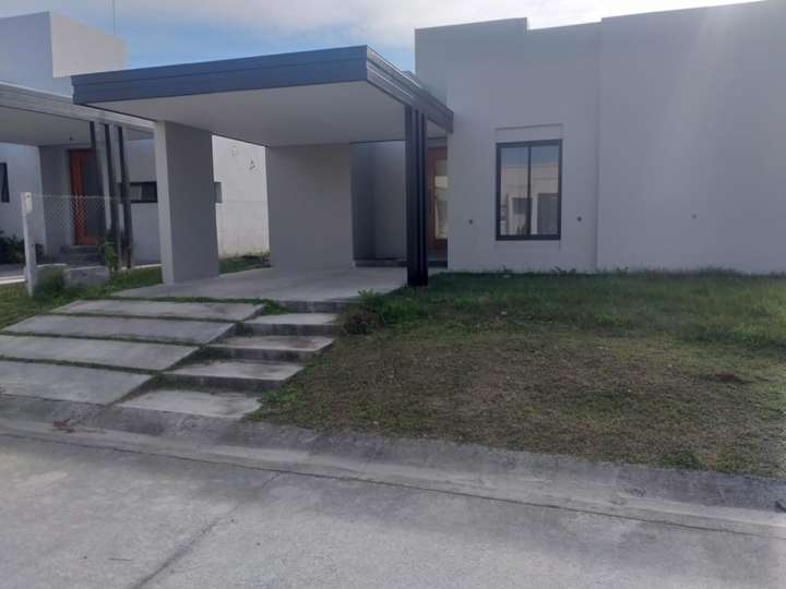 Casa en venta en Departamento Yerba Buena, Cebil Redondo