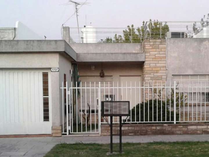 Casa en venta en Gabino Ezeiza, 8600, Loma Hermosa
