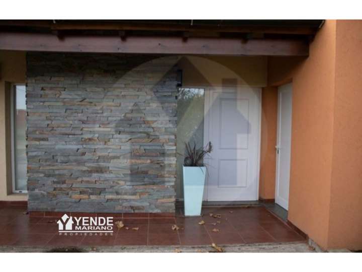 Casa adosada en venta en Las Cigüeñas, Buenos Aires