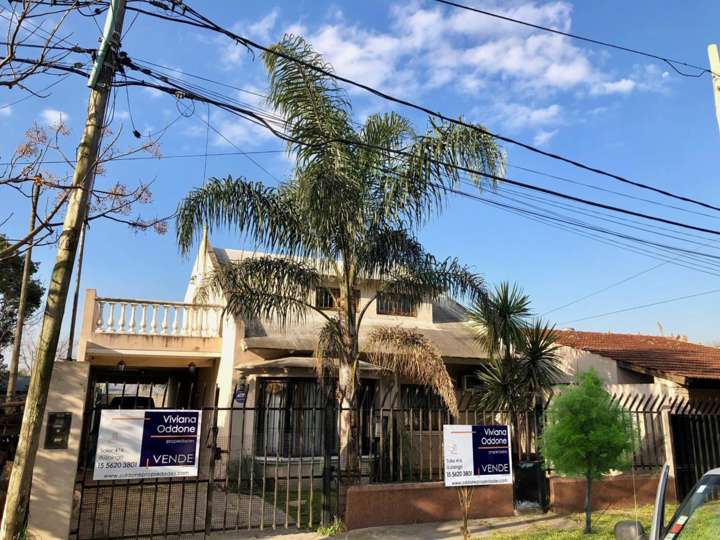 Casa en venta en Ciudadela, Villa Tesei