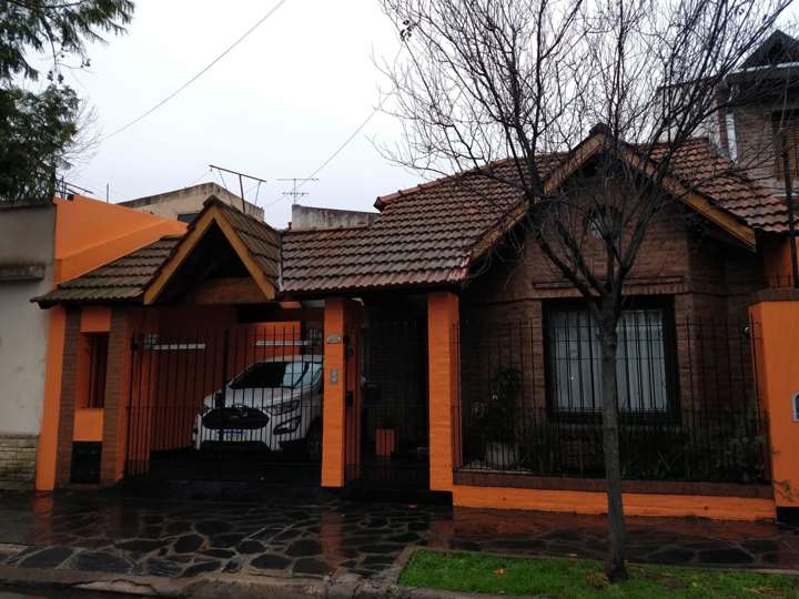 Casa en venta en 3 de Febrero, Victoria