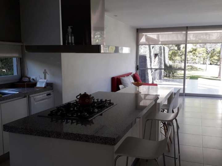 Casa en venta en Simón Bolívar, 357, Pilar