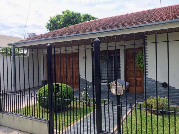 Casa en venta en Aristóbulo del Valle, 1574, Burzaco