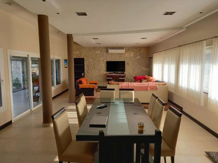 Casa en venta en Departamento Río Cuarto, Córdoba