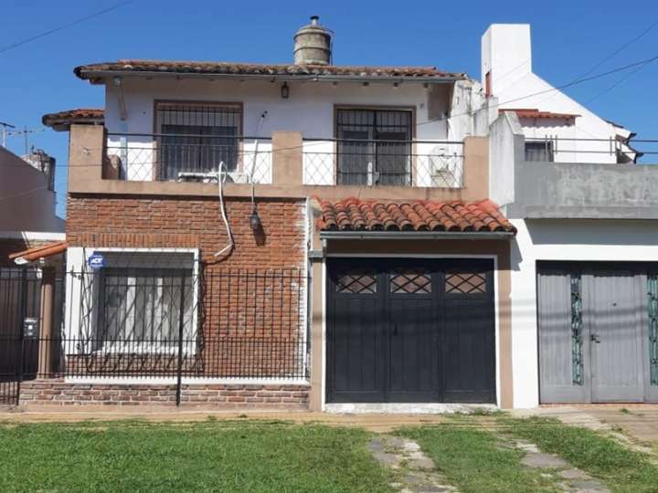Casa en venta en Olegario V. Andrade, 946, Castelar