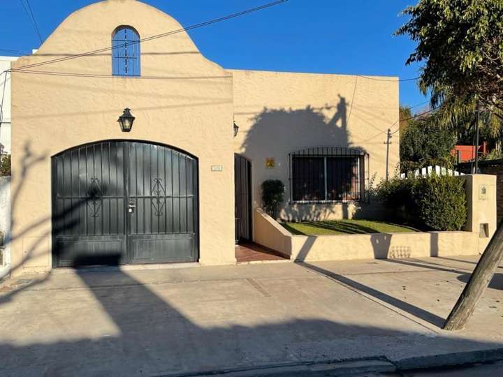 Casa en venta en Luis Piedrabuena, 2066, José Mármol