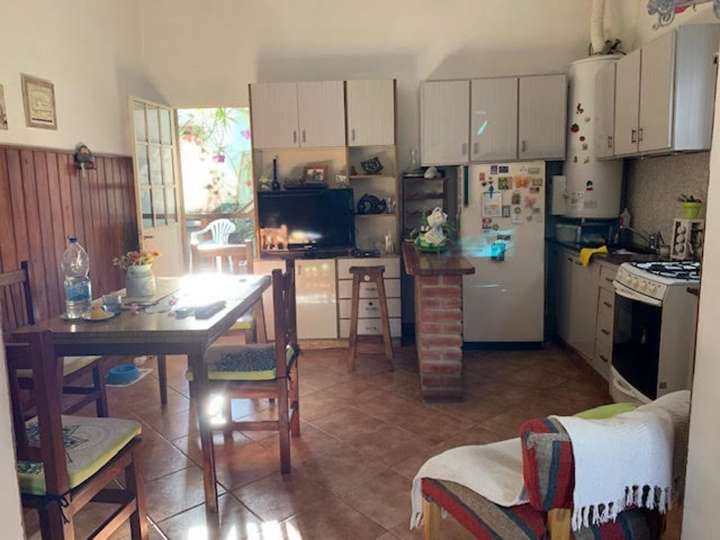 Edificio en venta en Eduardo Costa, 924, Lomas del Mirador