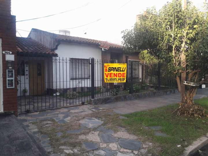 Casa en venta en Leopoldo Lugones, 200, Villa Luzuriaga