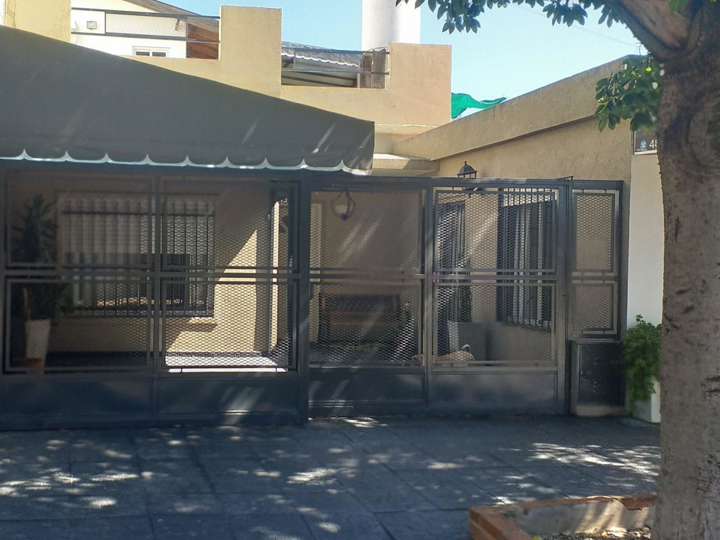 Casa en venta en Guido Spano, 2373, Villa Luzuriaga