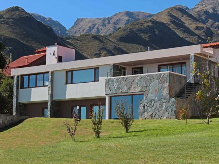 Casa en venta en De las Cortaderas, Merlo