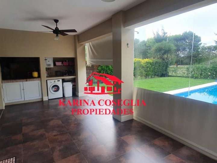 Casa en venta en Carlos Calvo, Pilar