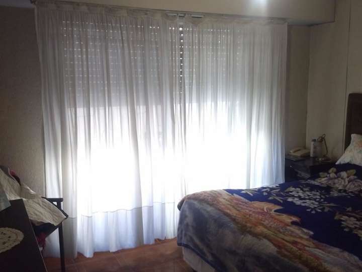 Edificio en venta en Juan del Campillo, 2099, Villa Luzuriaga