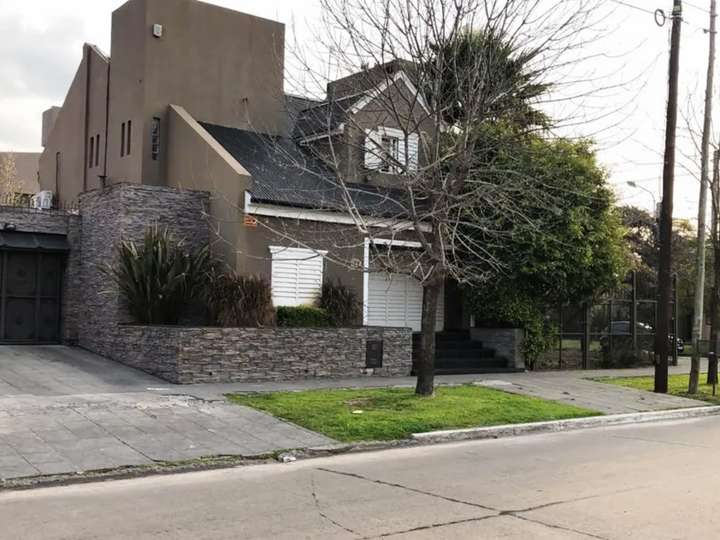 Casa en venta en Avenida Presidente Juan Domingo Perón, Buenos Aires