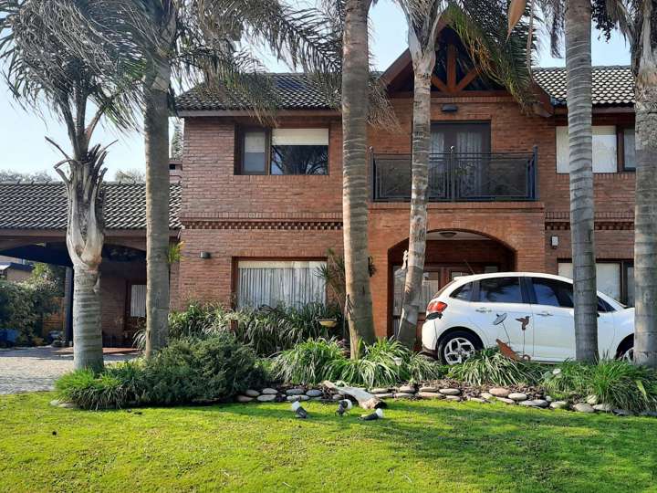 Casa en venta en Carola Lorenzini / Alcorta, Francisco Álvarez