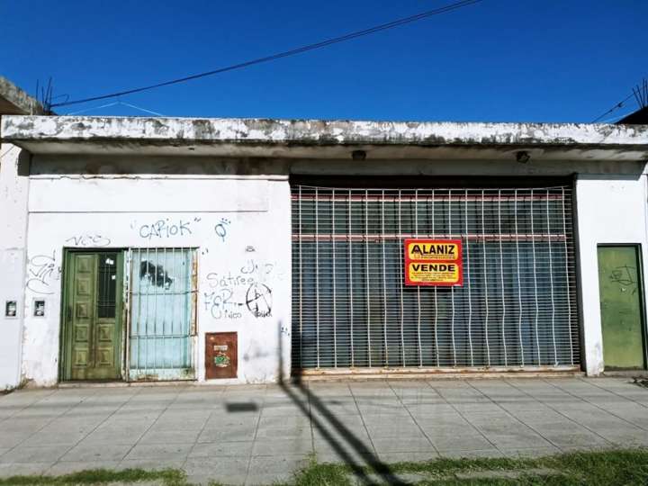 Comercial / Tienda en venta en Olegario Víctor Andrade, Paso del Rey