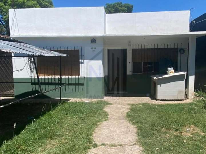 Casa en venta en Miguel Cané, Buenos Aires