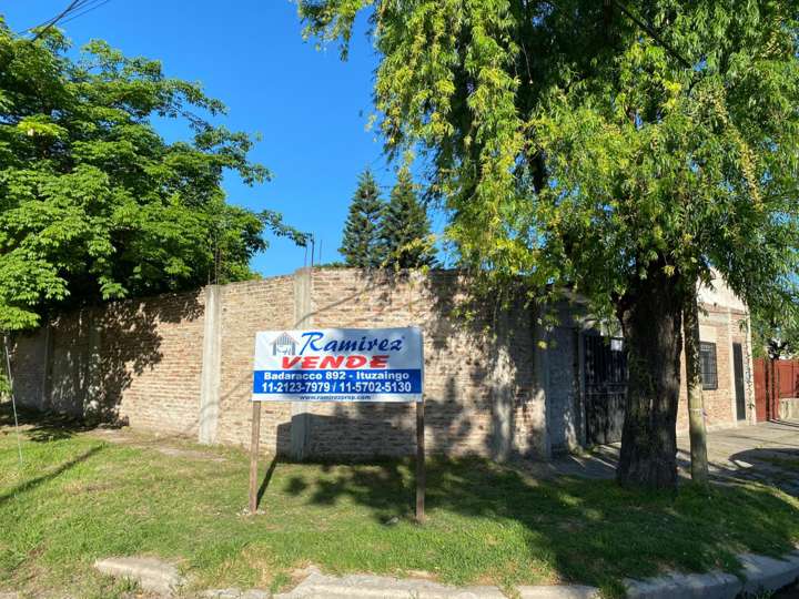 Casa en venta en Ecuador, Buenos Aires