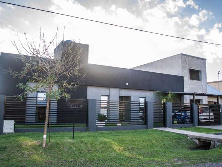 Casa en venta en Querandíes, 901A, Funes