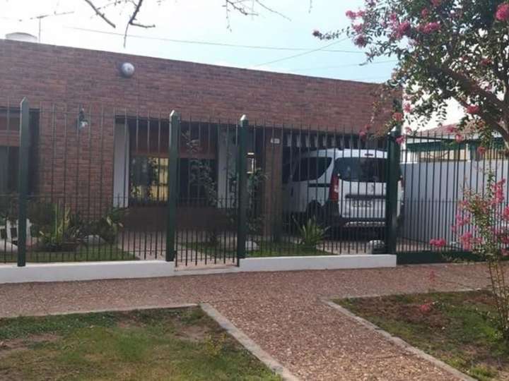 Casa en venta en Ramos Mejía, 402, Buenos Aires