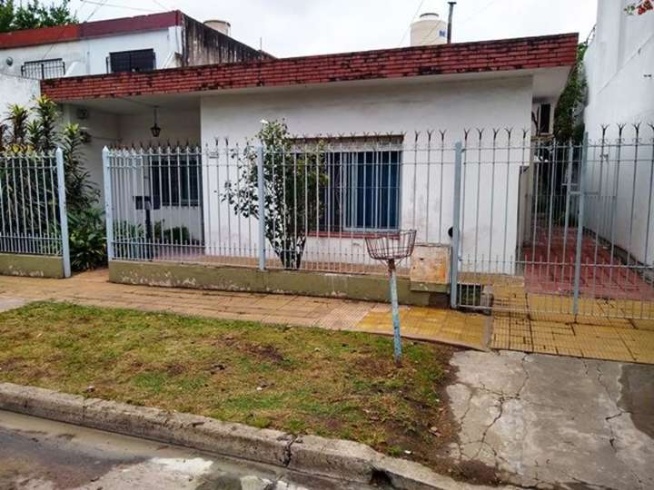 Casa en venta en Humaitá, 602, Buenos Aires