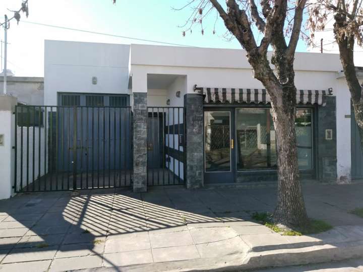 Comercial / Tienda en venta en 832 - José C. Crotto, 6146, Martín Coronado