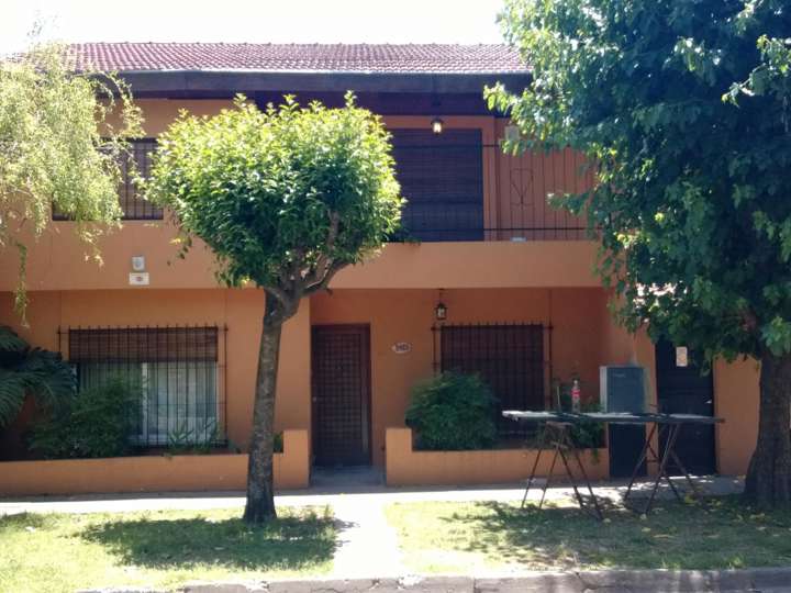 Casa en venta en Debussy, Hurlingham