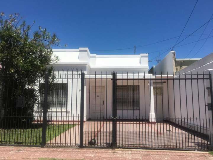 Casa en venta en José Luis Cabezas, Buenos Aires