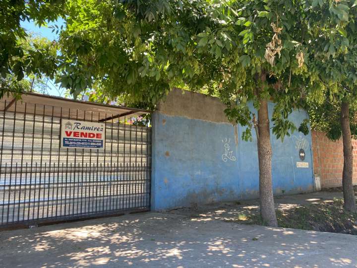 Casa en venta en Albert Einstein, Buenos Aires