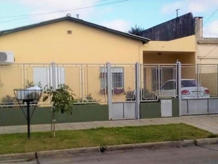 Casa en venta en Hipólito Yrigoyen, 3699, Buenos Aires